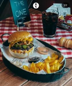 Mc & Cheese Burger | 270,00